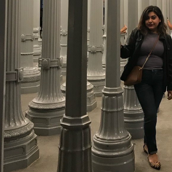 Meet your Buyer/Seller! โค๏ธ๐ป - Picture 4 of 7